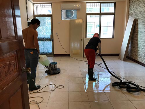 �x���M�䤽�q