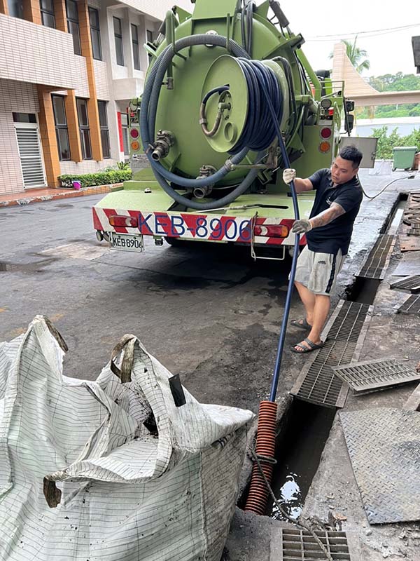 �����M����