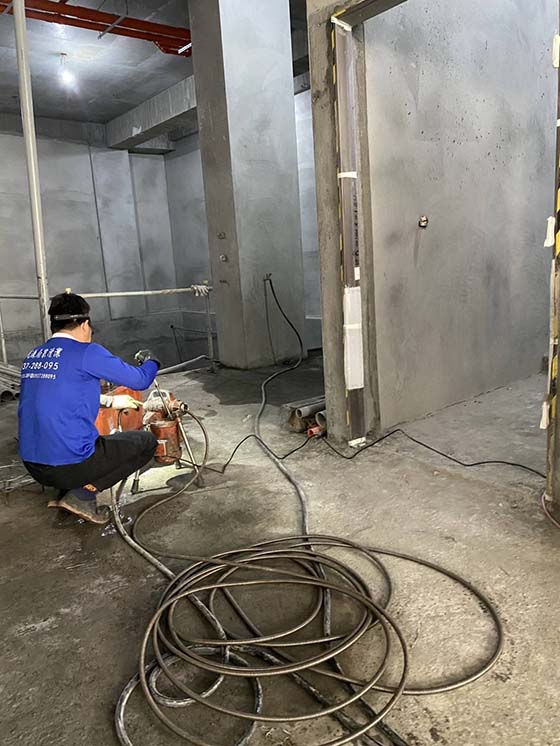 �n��q����