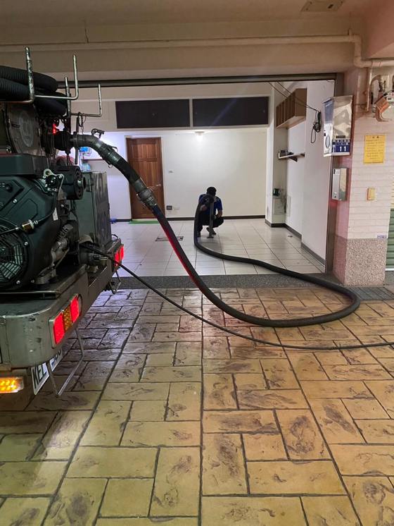 �n������