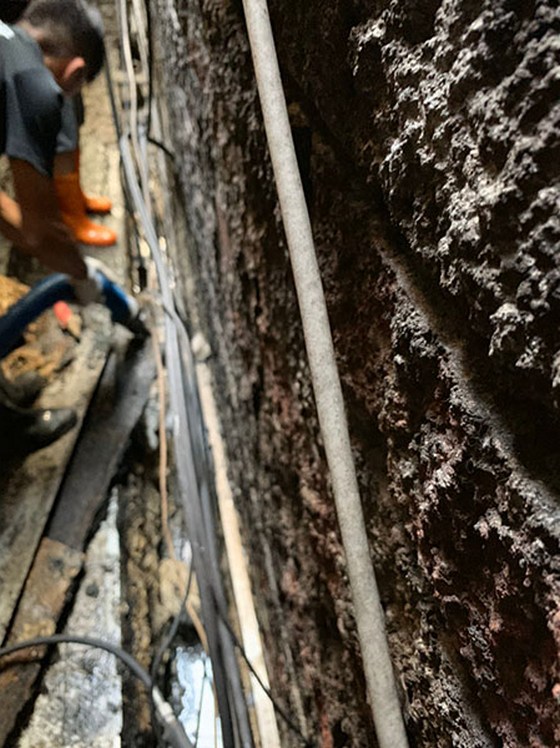 �������M����