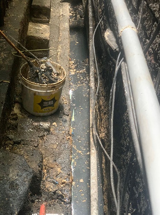 �������M����