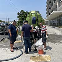 ���M����